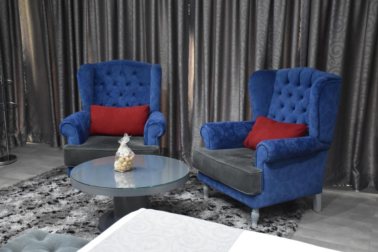 Hotel New W Tirana